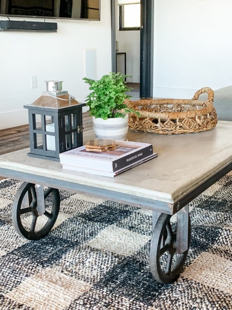 how to style a farmhouse coffee table